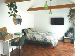 Stylish apartment in Horsham with parking and own entrance